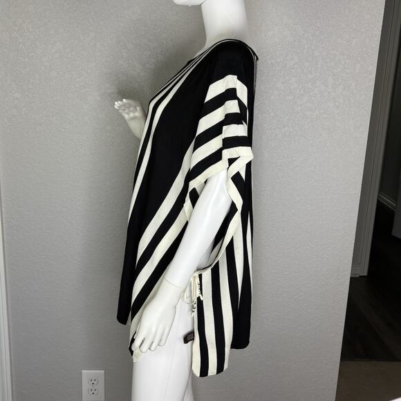 NEW Adrienne Vittadini One Size Lightweight Poncho Black White Striped - Picture 2 of 7